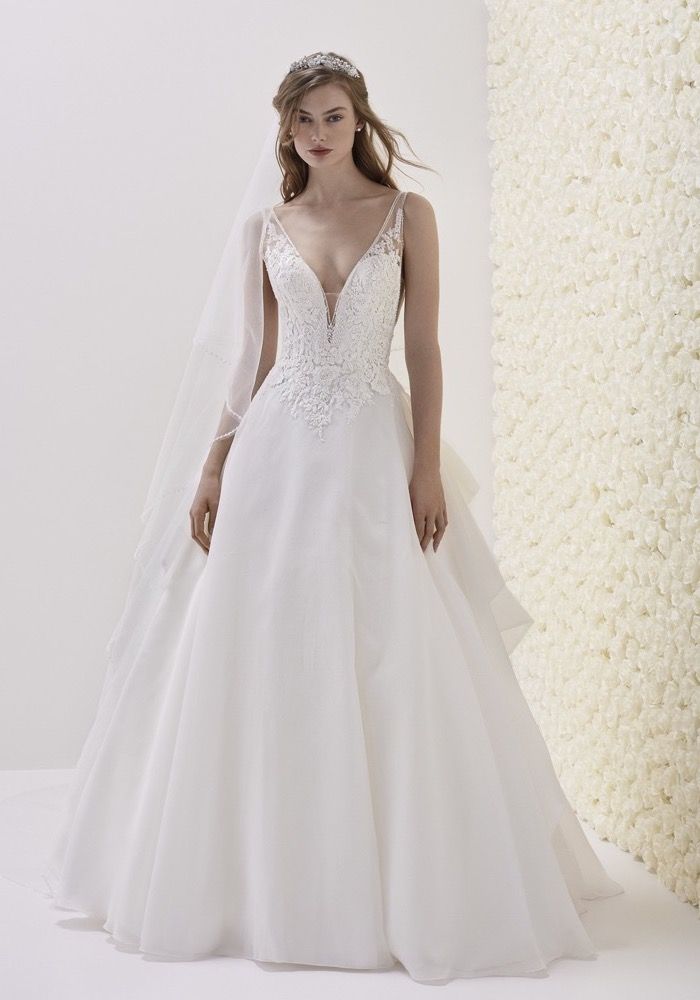 Pronovias Elom Ruffle Princess Wedding Dress HK | LMR Weddings