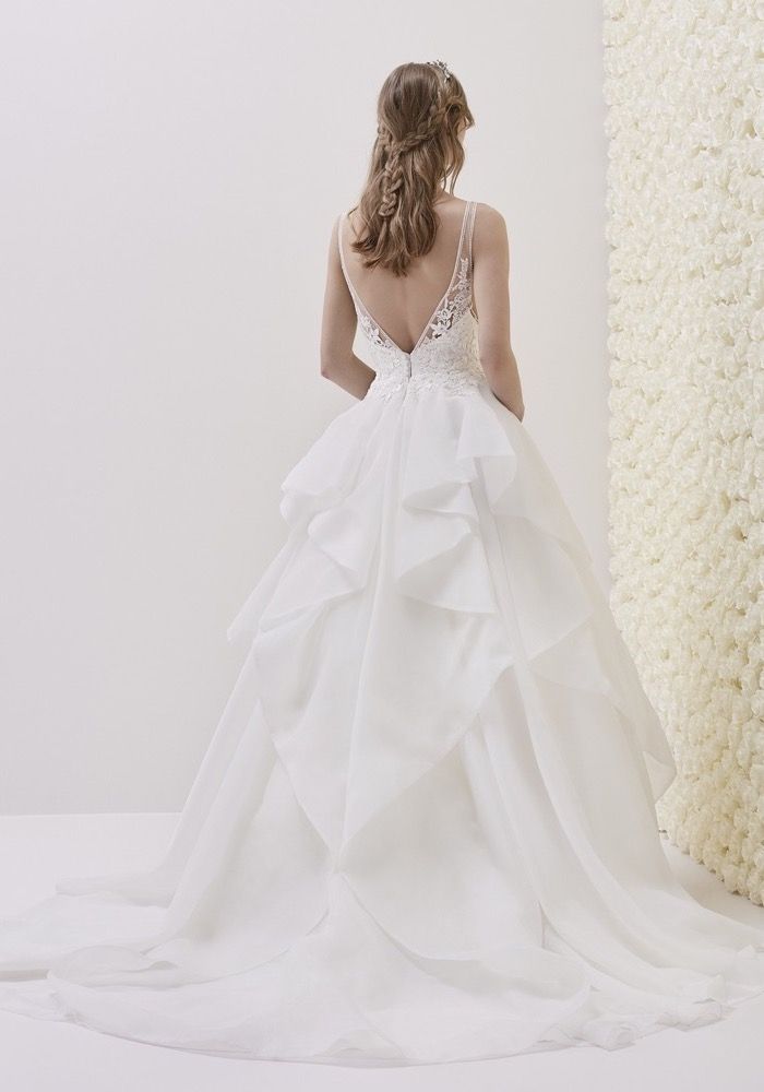 strapless open back dress Pronovias Adrastea  LEEHWA WEDDING & HANBOK